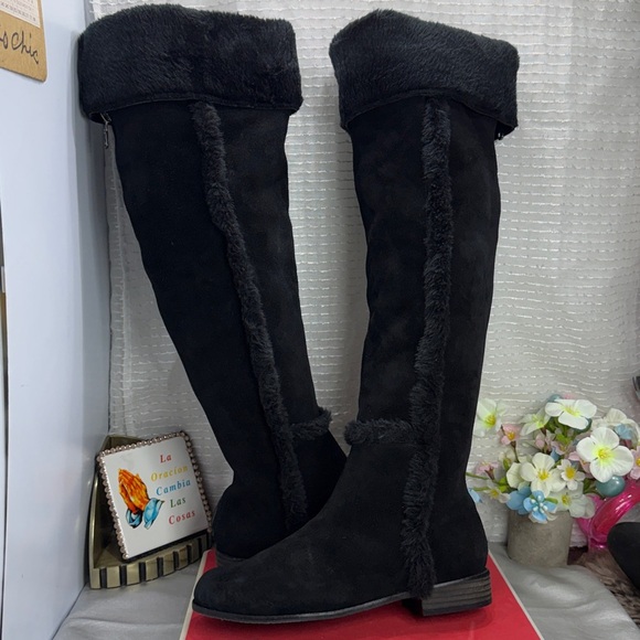 (F) BCBG Max Azria MA Dorota Women's Vintage Tall Suede Boots
SIZE 8B - Picture 1 of 12